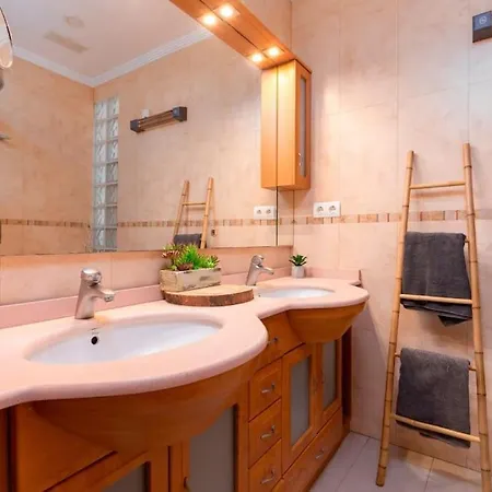 Precioso Atico En Pleno Centro De Apartamento